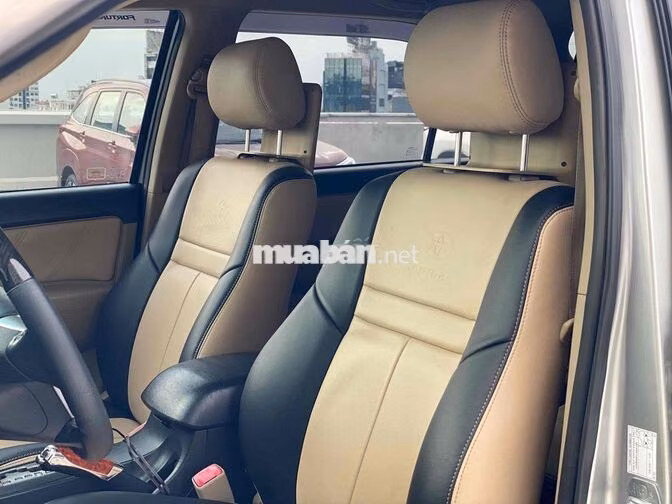 Toyota Fortuner 2.7V AT 2014 Bạc Tự động