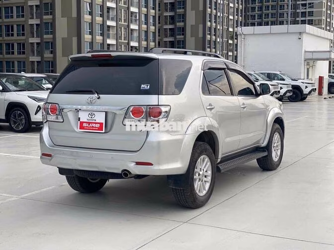 Toyota Fortuner 2.7V AT 2014 Bạc Tự động