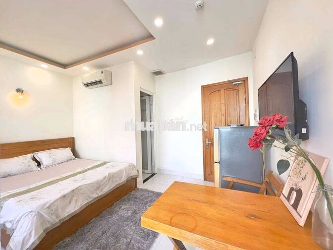 Căn hộ ban công thang máy full nội thất siêu thoáng Lê Văn Sỹ Q3