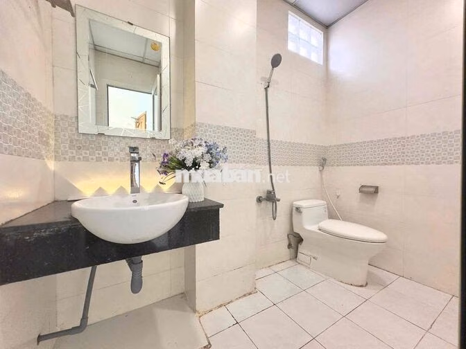 Căn hộ ban công thang máy full nội thất siêu thoáng Lê Văn Sỹ Q3