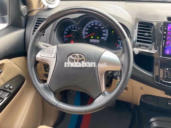 Toyota Fortuner 2.7V AT 2014 Bạc Tự động
