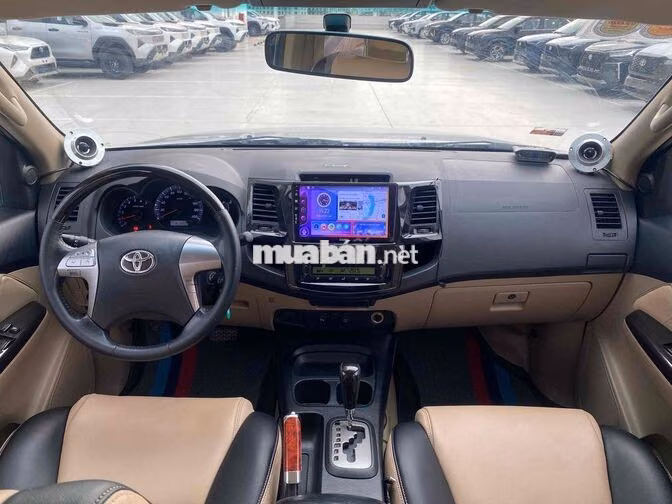 Toyota Fortuner 2.7V AT 2014 Bạc Tự động