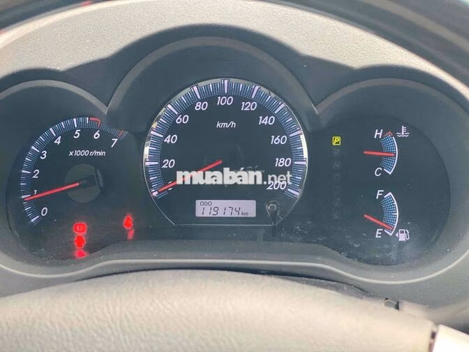 Toyota Fortuner 2.7V AT 2014 Bạc Tự động