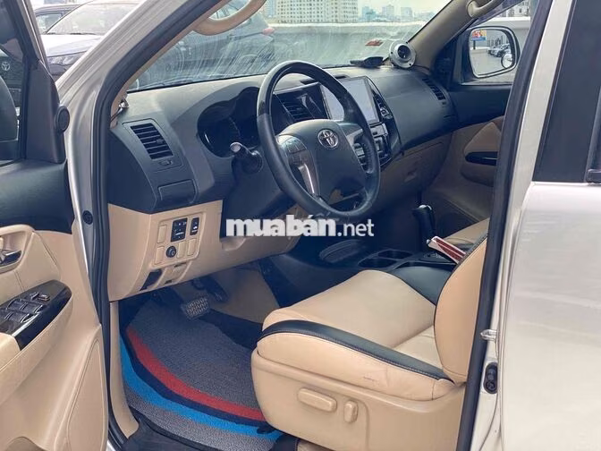 Toyota Fortuner 2.7V AT 2014 Bạc Tự động