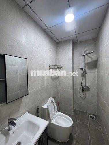 Chính Chủ cho thuê 1pn 30m2 - Ban công Thang máy Hẻm xe hơi tân nhà