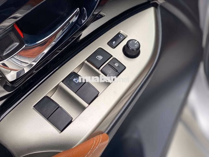 Toyota Innova 2.0G 2019 Bạc Tự động