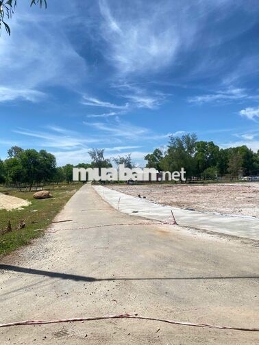 🔥Đất Sát Biển - Gần Chợ Vinh Thanh - Hạ Tầng Đẹp - Giá 295Triệu/ lô