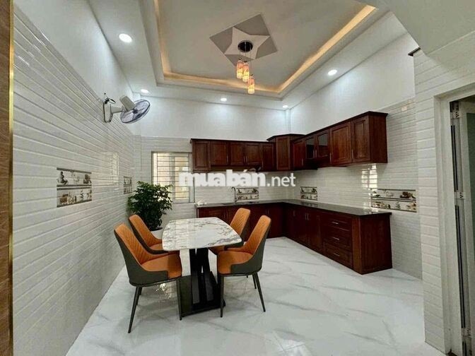 Cho Thuê Nhà Hẻm 1/ Ngắn Ngay Chợ DT 280m2 1Trệt 4Lầu 6Pn 4Wc Ban Công