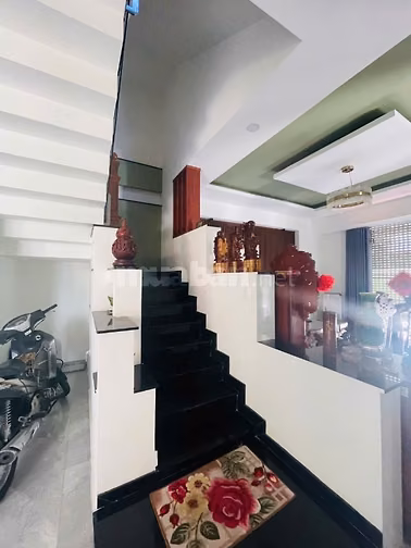 Có thang máy ,Căn góc 2 mặt tiền đường nội bộ Khu Tên Lửa
