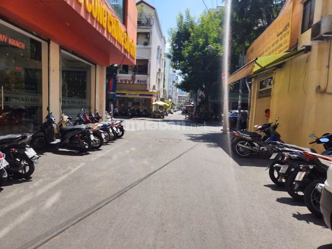Bán nhà khu 322 An Dương Vương, P4, Q5 góc Trần Bình Trọng. DT 5m x 20