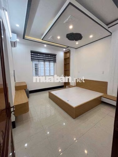 CHO THUÊ NHÀ TRỆT 2 LẦU MỚI ĐẸP CÓ NỘI THẤT KHU DÂN CƯ NAM LONG