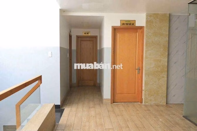 TÒA NHÀ VĂN PHÒNG - CÓ SẴN BÀN GHẾ , MÁY LẠNH -THANG MÁY - BÃI XE