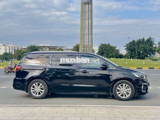 Kia Sedona 2018 Tiêu chuẩn màu Đen