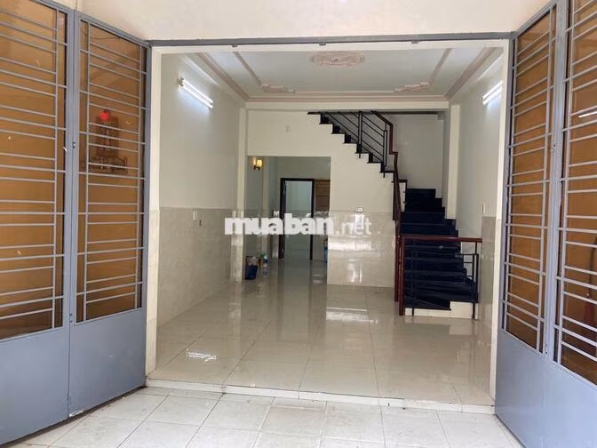 Cho thuê nhà 4x15m, 3PN, 3WC trung tâm Quận 7, hẻm nhựa 6m