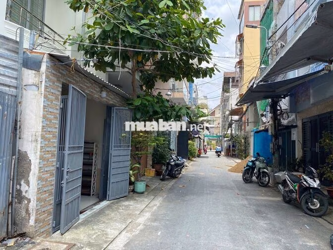 Cho thuê nhà 4x15m, 3PN, 3WC trung tâm Quận 7, hẻm nhựa 6m