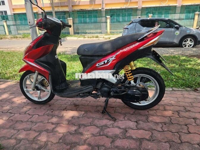 Yamaha Luvias GTX 2011 Đỏ