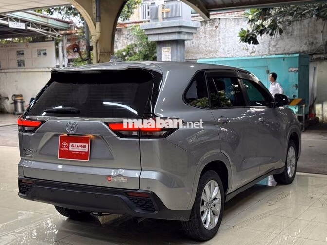 Toyota Innova Cross 2.0V Giá tốt gọi trực tiếp em