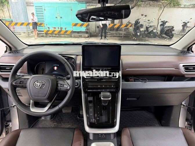 Toyota Innova Cross 2.0V Giá tốt gọi trực tiếp em
