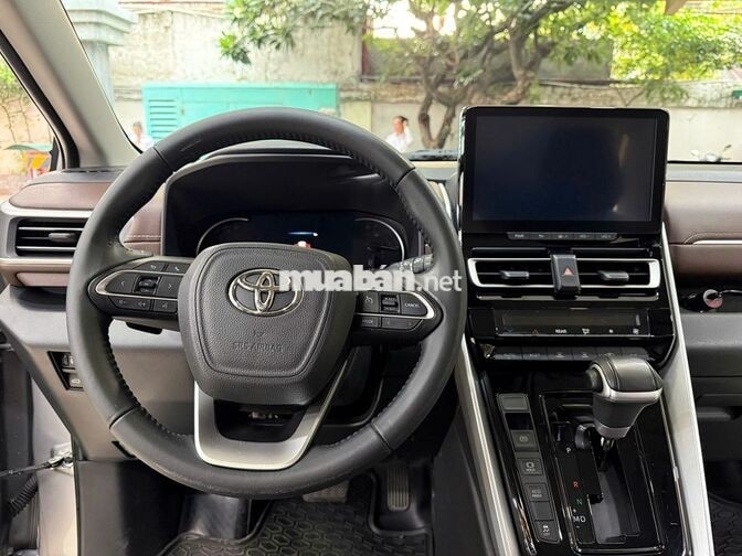 Toyota Innova Cross 2.0V Giá tốt gọi trực tiếp em