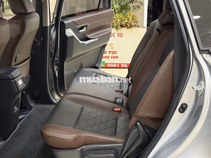 Toyota Innova Cross 2.0V Giá tốt gọi trực tiếp em