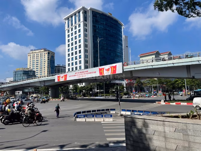  Cho thuê mặt bằng diện tích 680m2 - 2 mặt tiền 25m2 - Lê Văn Lương 