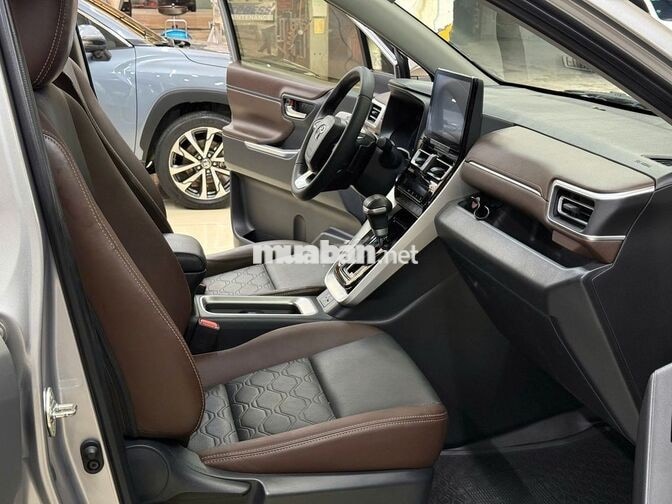 Toyota Innova Cross 2.0V Giá tốt gọi trực tiếp em