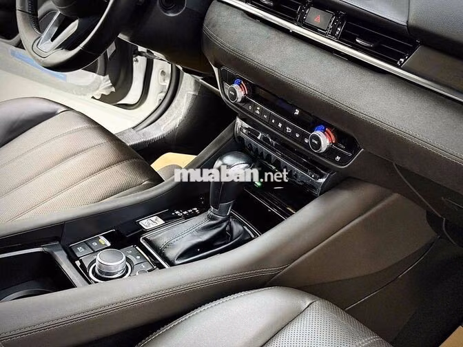 🚘 Mazda Mazda 6 2.5 Signature Premium 2023 Trắng
