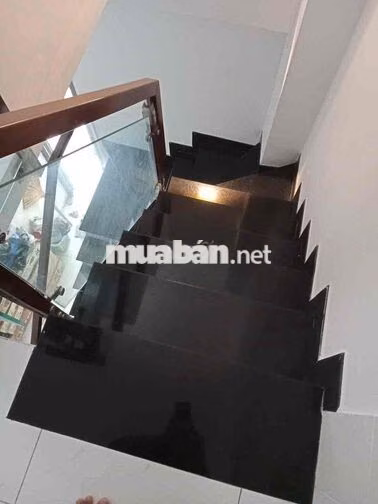 Nhà căn góc , hẻm xe tài Le Van Quoi
