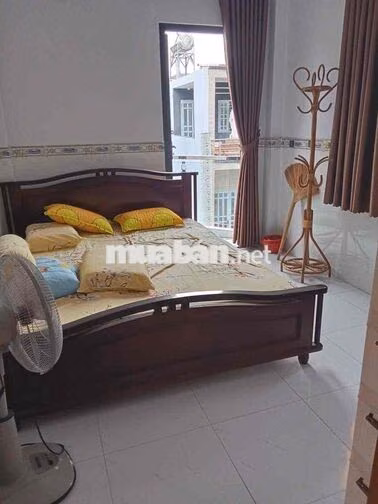 Nhà căn góc , hẻm xe tài Le Van Quoi