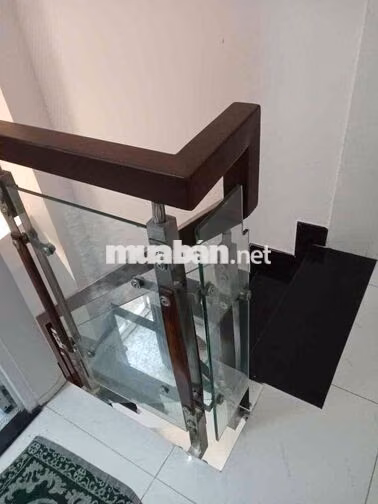 Nhà căn góc , hẻm xe tài Le Van Quoi