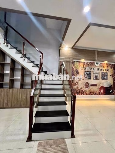 Cho Thuê Nhà DT 6x20m 1Trệt 2Lầu 6Pn 7Wc Sân Rộng Ôtô Nhà Căn Góc