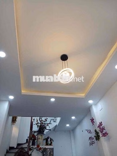 Nhà căn góc , hẻm xe tài Le Van Quoi