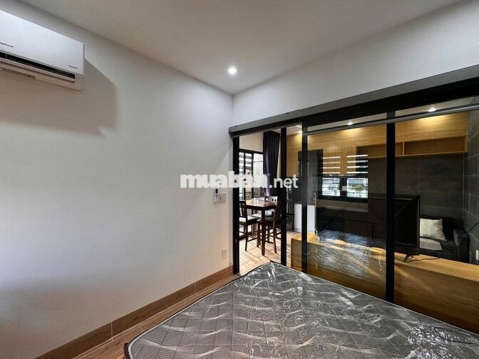 Cho thuê căn hộ 1PN, có ban công, mới xây, gần ngay Vincom