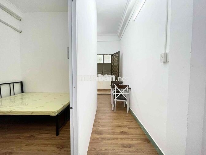 Thuê căn hộ 50m2 2PN1WC tại Phú Nhuận, ban công rộng, full nội thất