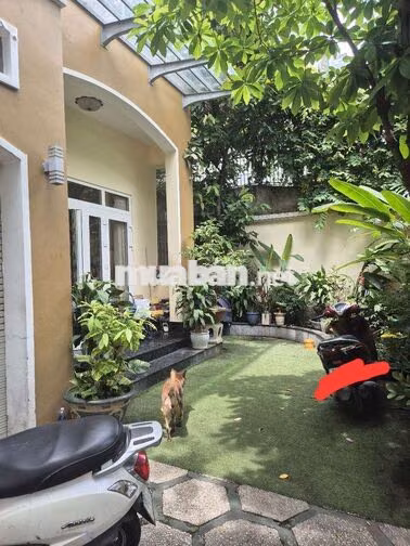 Biệt Thự 200m2 1 trệt 2 lầu có hầm xe hơi và sân vườn