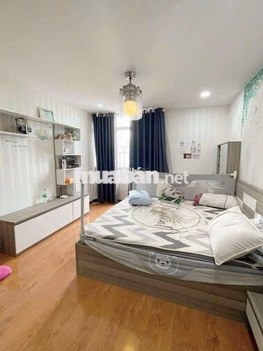 CHO THUÊ CĂN HỘ GIAI VIỆT 3PN 2WC 150M2 FULL NỘI THẤT GIÁ 16TR/THÁNG