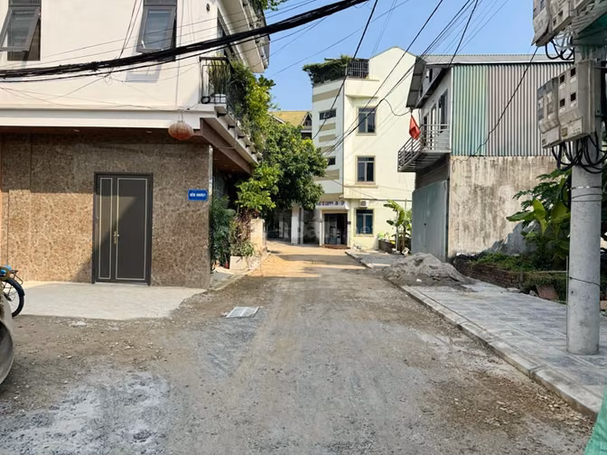 Bán 33,5m2 nhà 3 tầng Đông Dư Bát Tràng. Đường 16 chỗ vào nhà