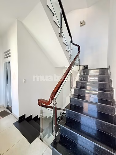 BÁN NHÀ GÓC 3 MẶT TIỀN LẠC LONG QUÂN 5TẦNG 6,5X15 NGAY ĐẦM SEN 23,5 TỶ