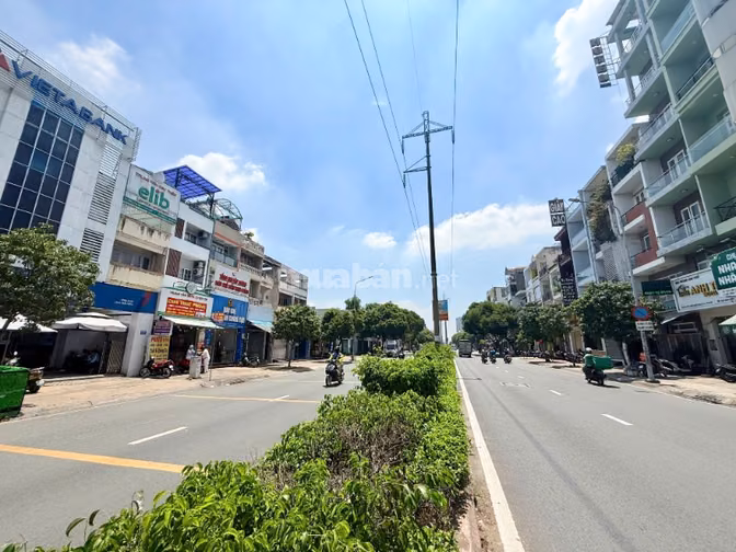 BÁN NHÀ GÓC 3 MẶT TIỀN LẠC LONG QUÂN 5TẦNG 6,5X15 NGAY ĐẦM SEN 23,5 TỶ