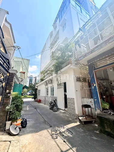 BÁN NHÀ GÓC 3 MẶT TIỀN LẠC LONG QUÂN 5TẦNG 6,5X15 NGAY ĐẦM SEN 23,5 TỶ
