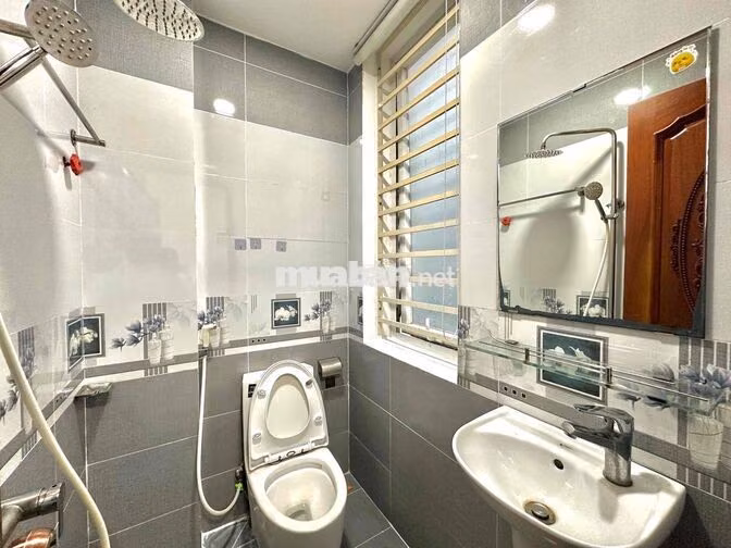 STUDIO CỬA SỔ TRỜI - FULL NỘI THẤT, THANG MÁY, HẦM XE- KHU E.TOWN, HHT
