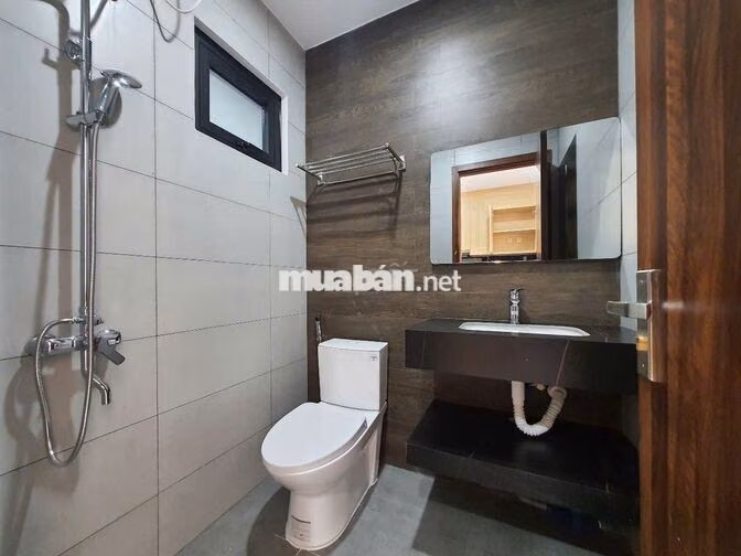 Căn hộ 1 phòng ngủ, có ban công, mới xây, cực kì yên tĩnh