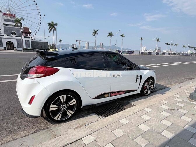 Hyundai Veloster Trắng, Đen 4 chỗ Xe thể thao