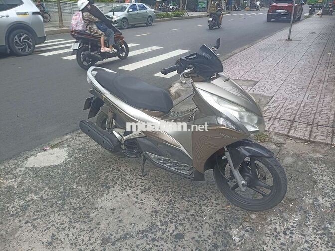 Honda Air Blade đầu bò còn tinh là còn xe