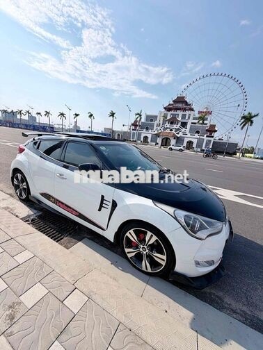 Hyundai Veloster Trắng, Đen 4 chỗ Xe thể thao