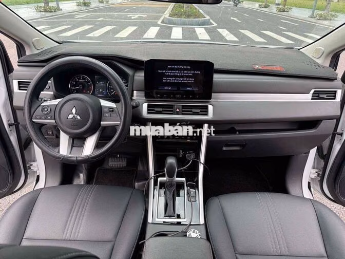 Mitsubishi Xpander Premium 2024 Trắng 8.800km