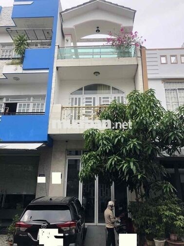 Nhà 1 trệt 2 lầu mặt tiền ô tô đậu trước nha ngay trung tâm tp Cần Thơ