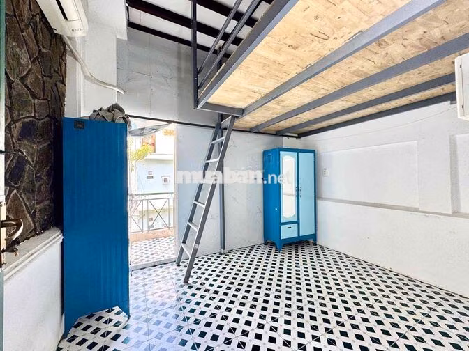 Cho Thuê Căn Hộ Gác Tách Bếp Ban Công Full Nội Thất Ngay Sư Vạn Hạnh