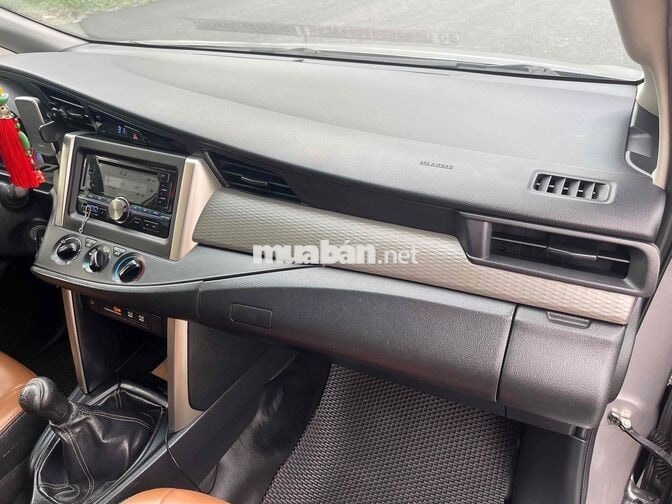 Toyota Innova Số sàn Bạc