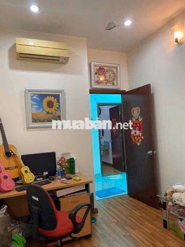 Cho thuê nhà 2 tầng đẹp, đường 49, 45 m2, an ninh, gần chợ Hiệp Bình,